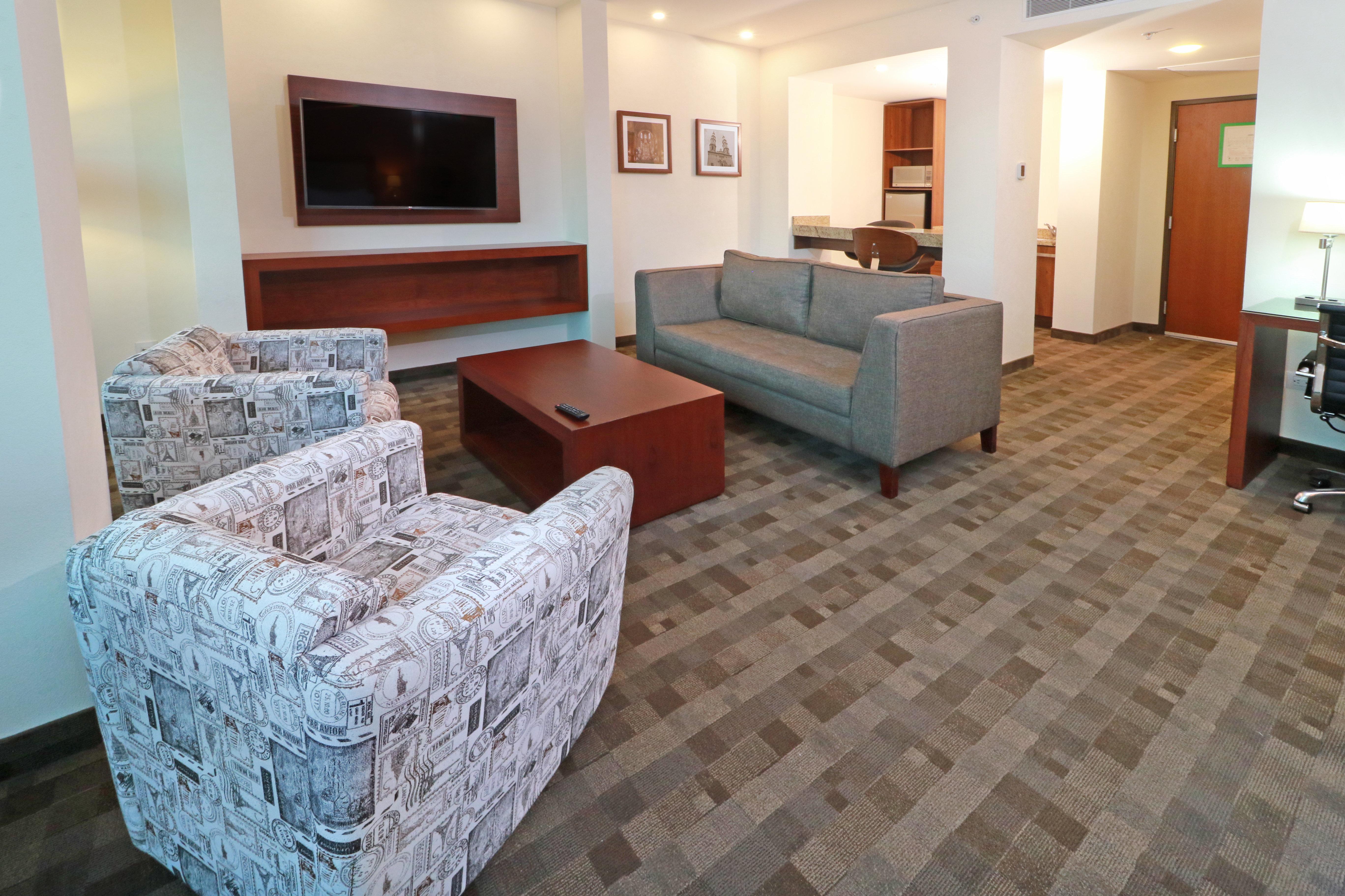 Holiday Inn & Suites Plaza Mayor By Ihg Leon Exterior photo