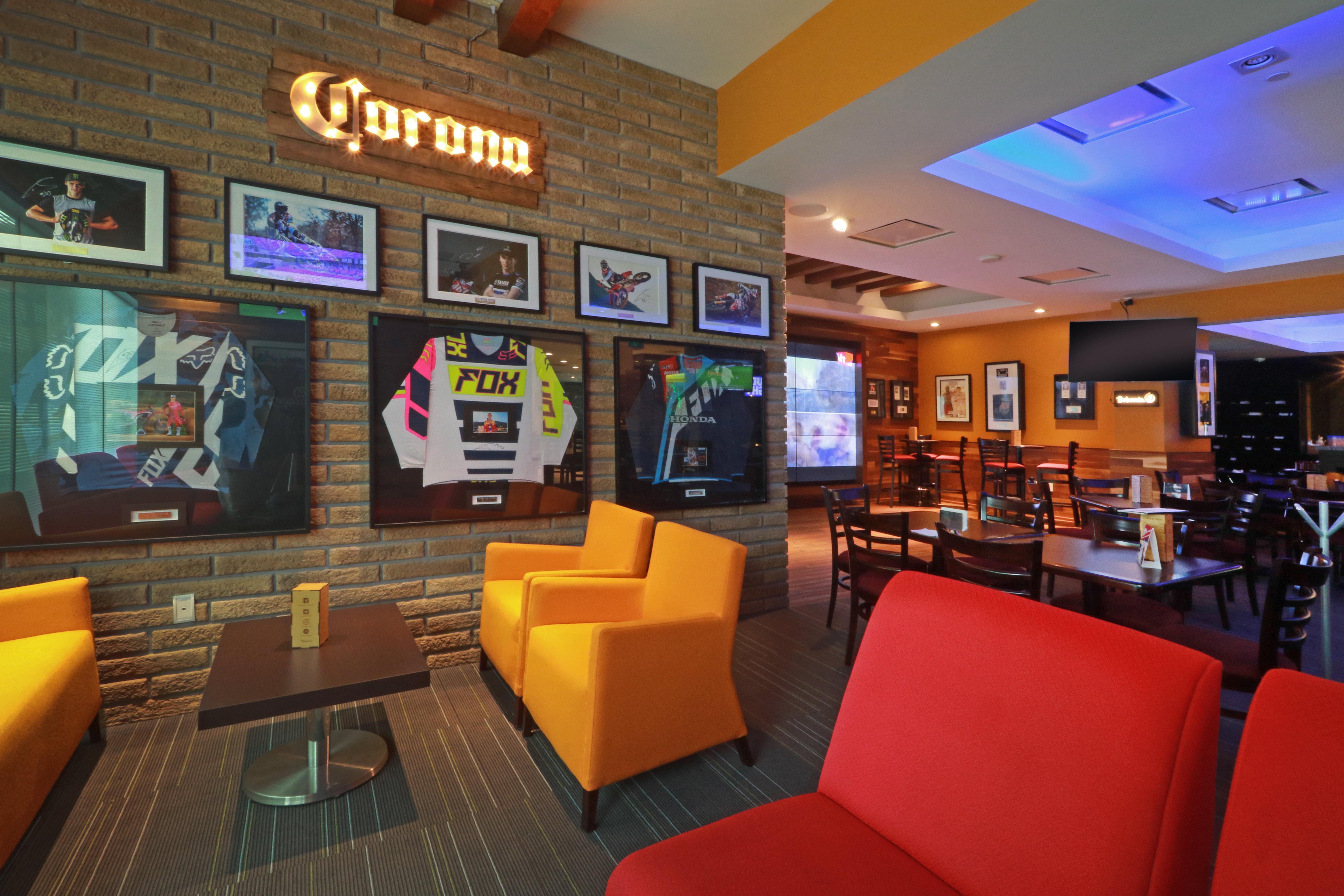 Holiday Inn & Suites Plaza Mayor By Ihg Leon Exterior photo
