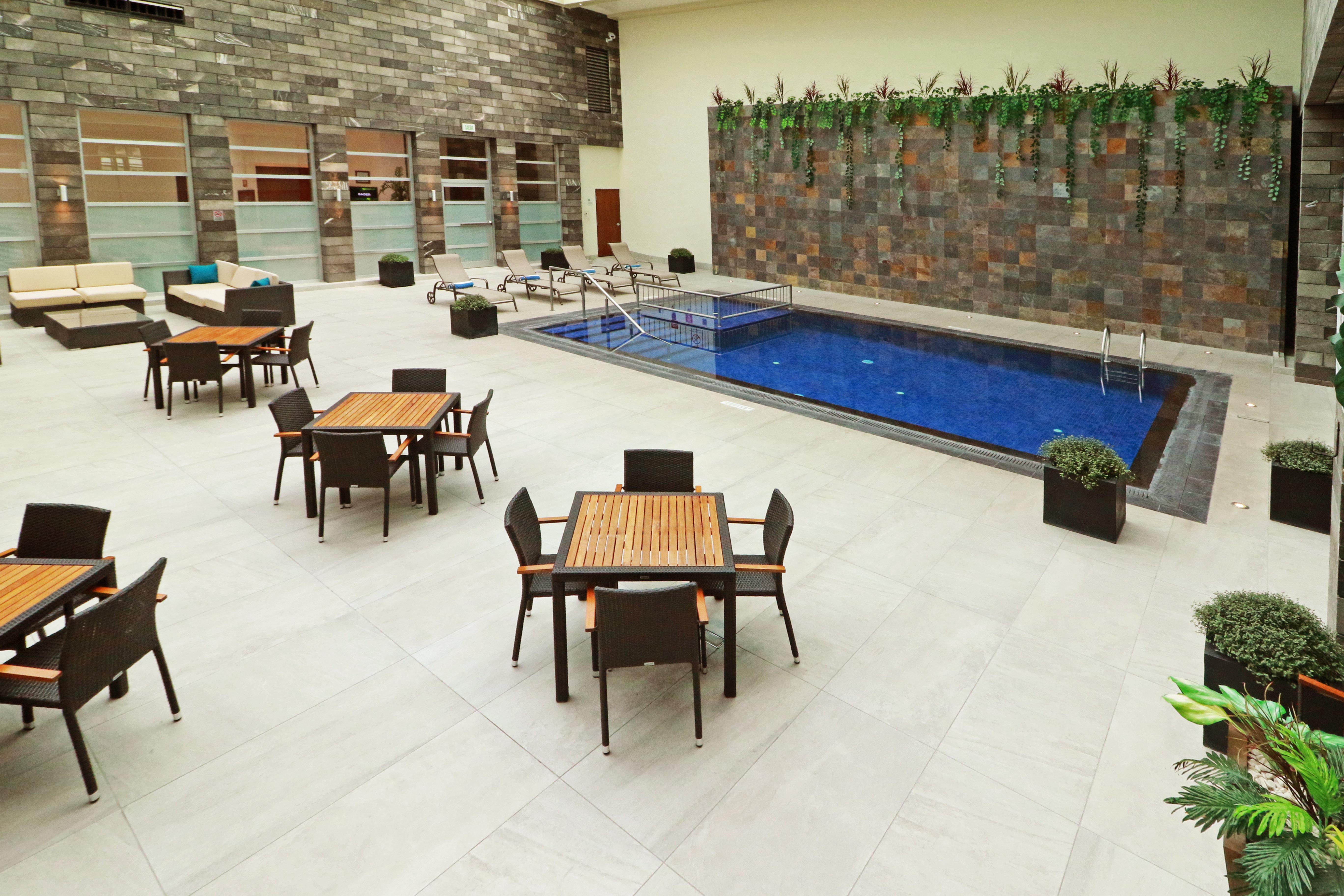 Holiday Inn & Suites Plaza Mayor By Ihg Leon Exterior photo
