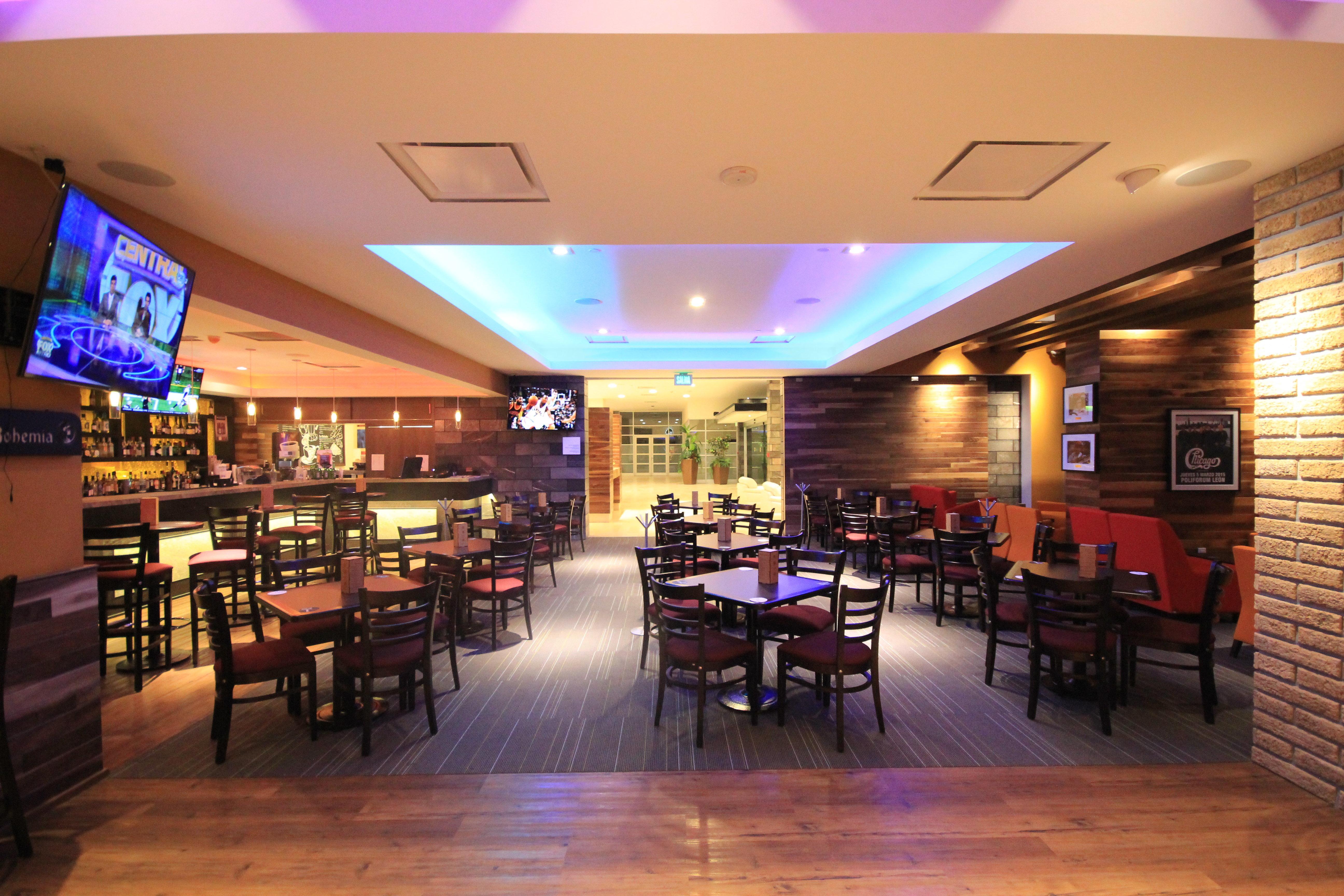Holiday Inn & Suites Plaza Mayor By Ihg Leon Exterior photo