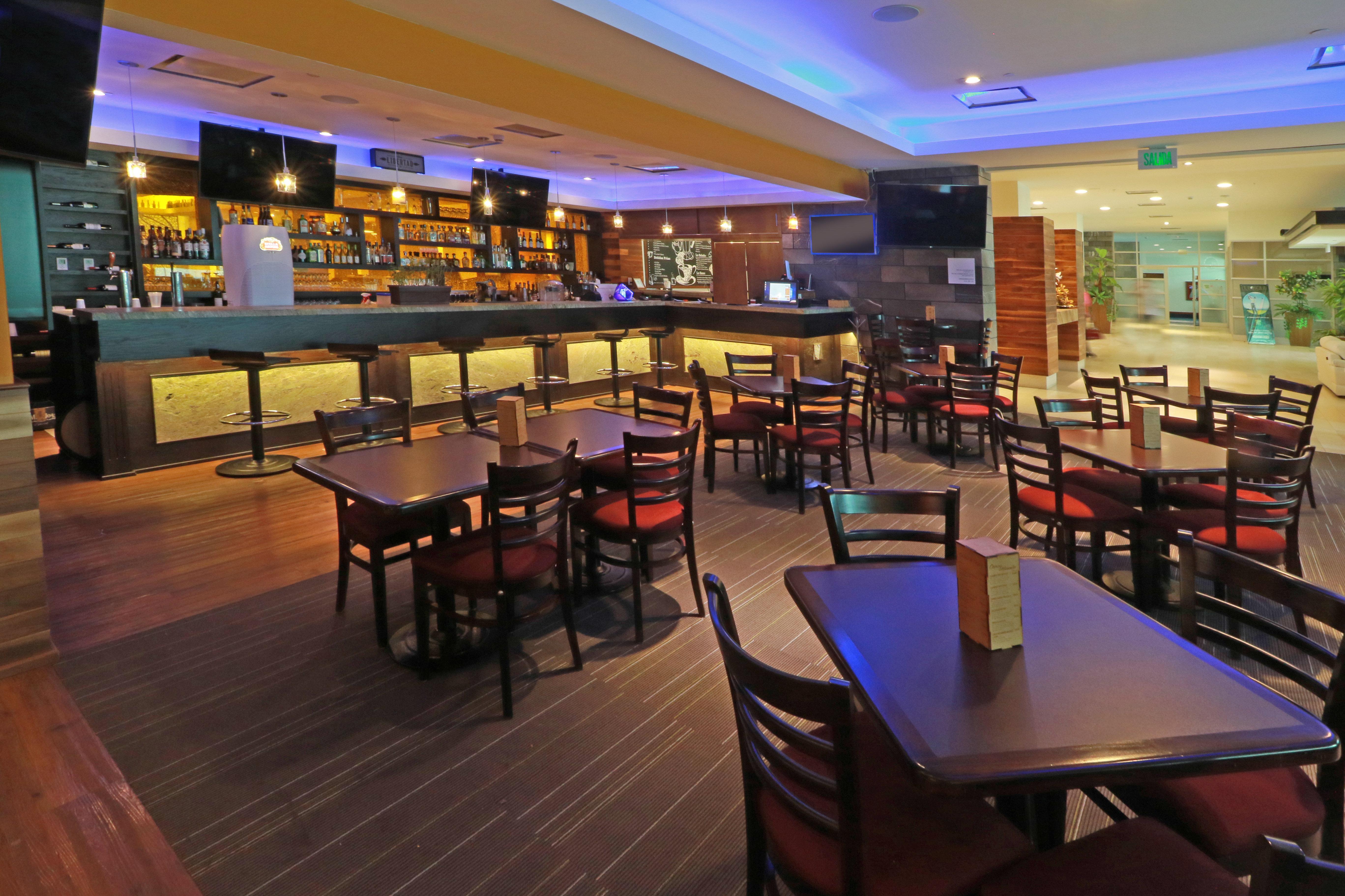 Holiday Inn & Suites Plaza Mayor By Ihg Leon Exterior photo