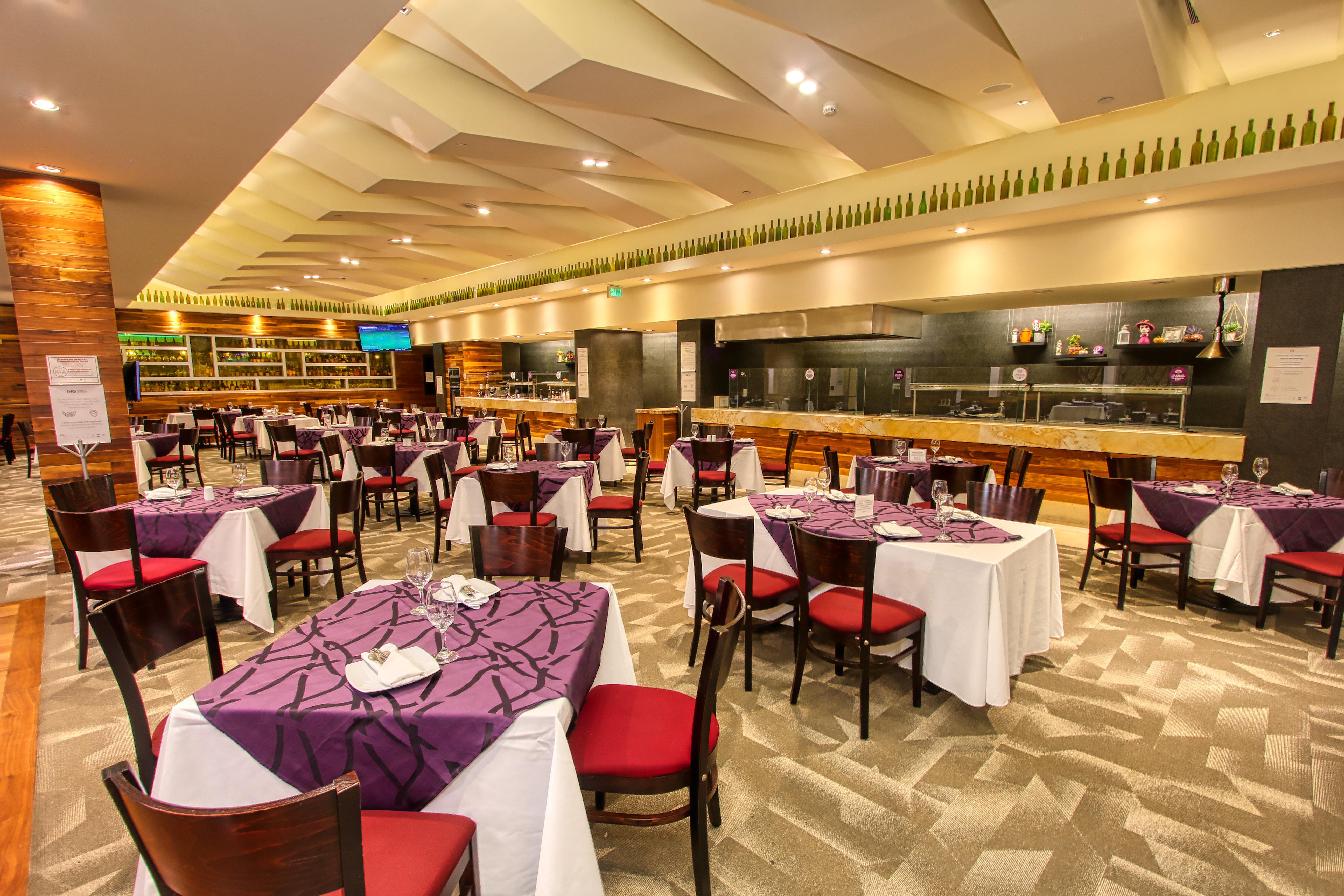 Holiday Inn & Suites Plaza Mayor By Ihg Leon Exterior photo