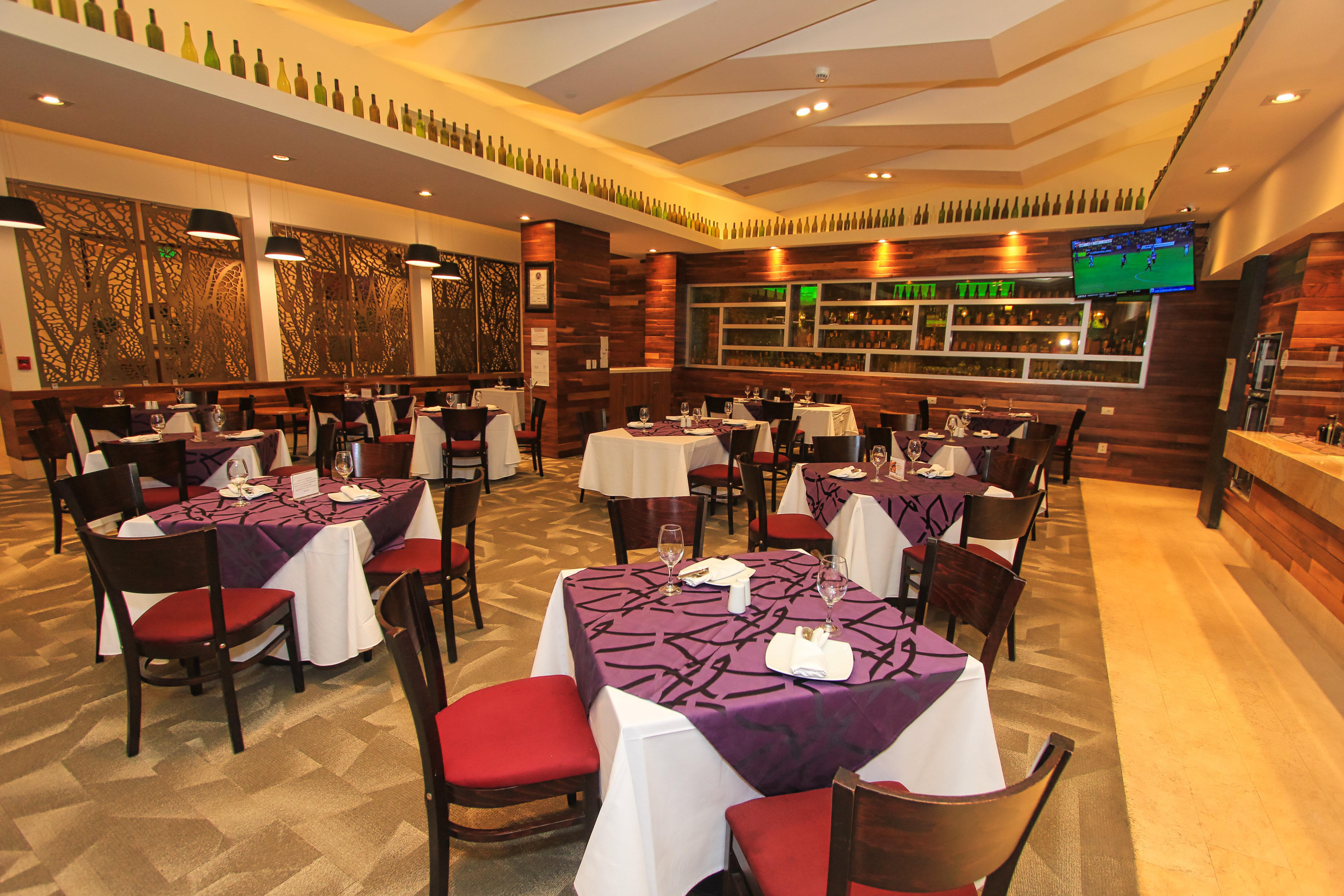 Holiday Inn & Suites Plaza Mayor By Ihg Leon Exterior photo
