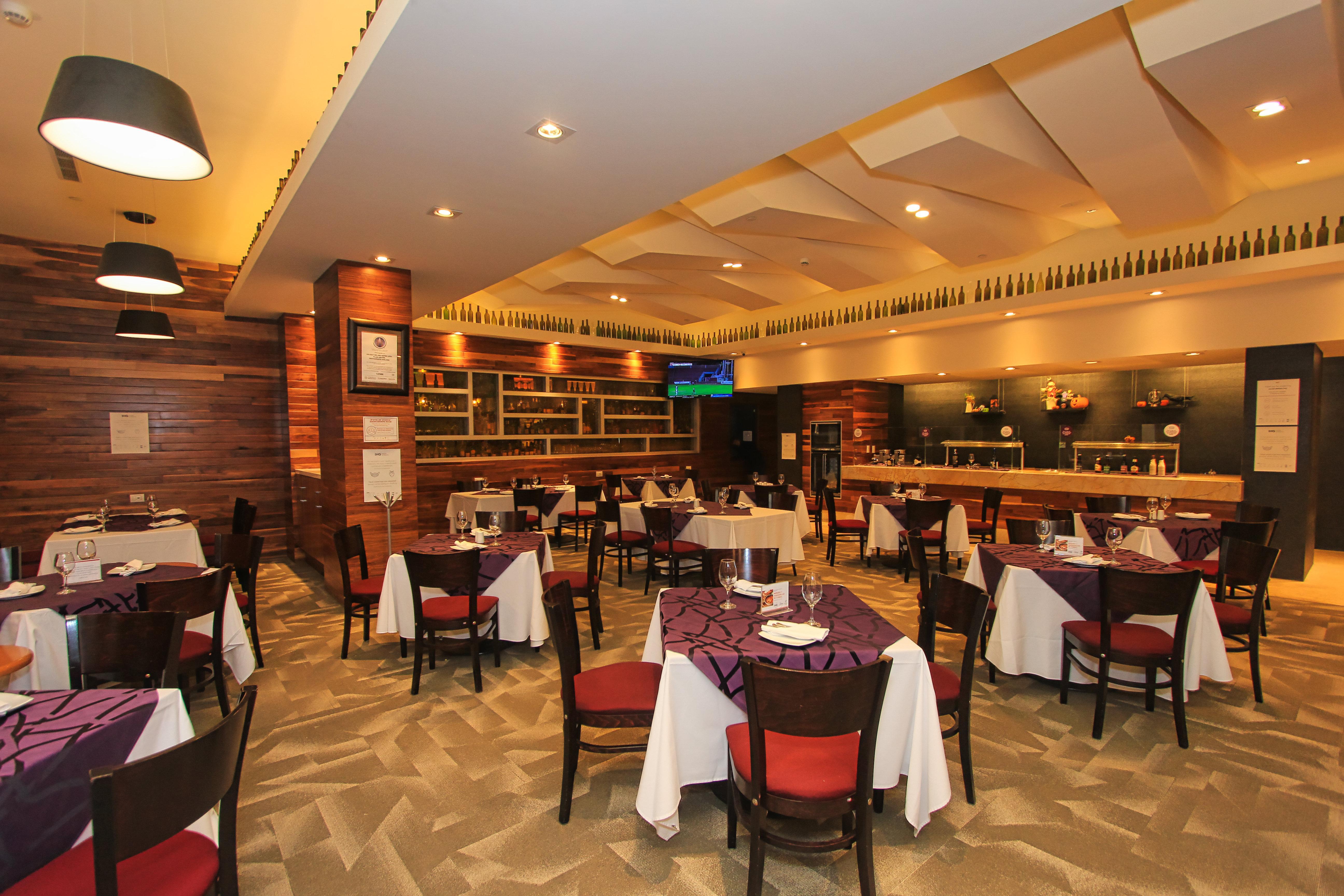 Holiday Inn & Suites Plaza Mayor By Ihg Leon Exterior photo