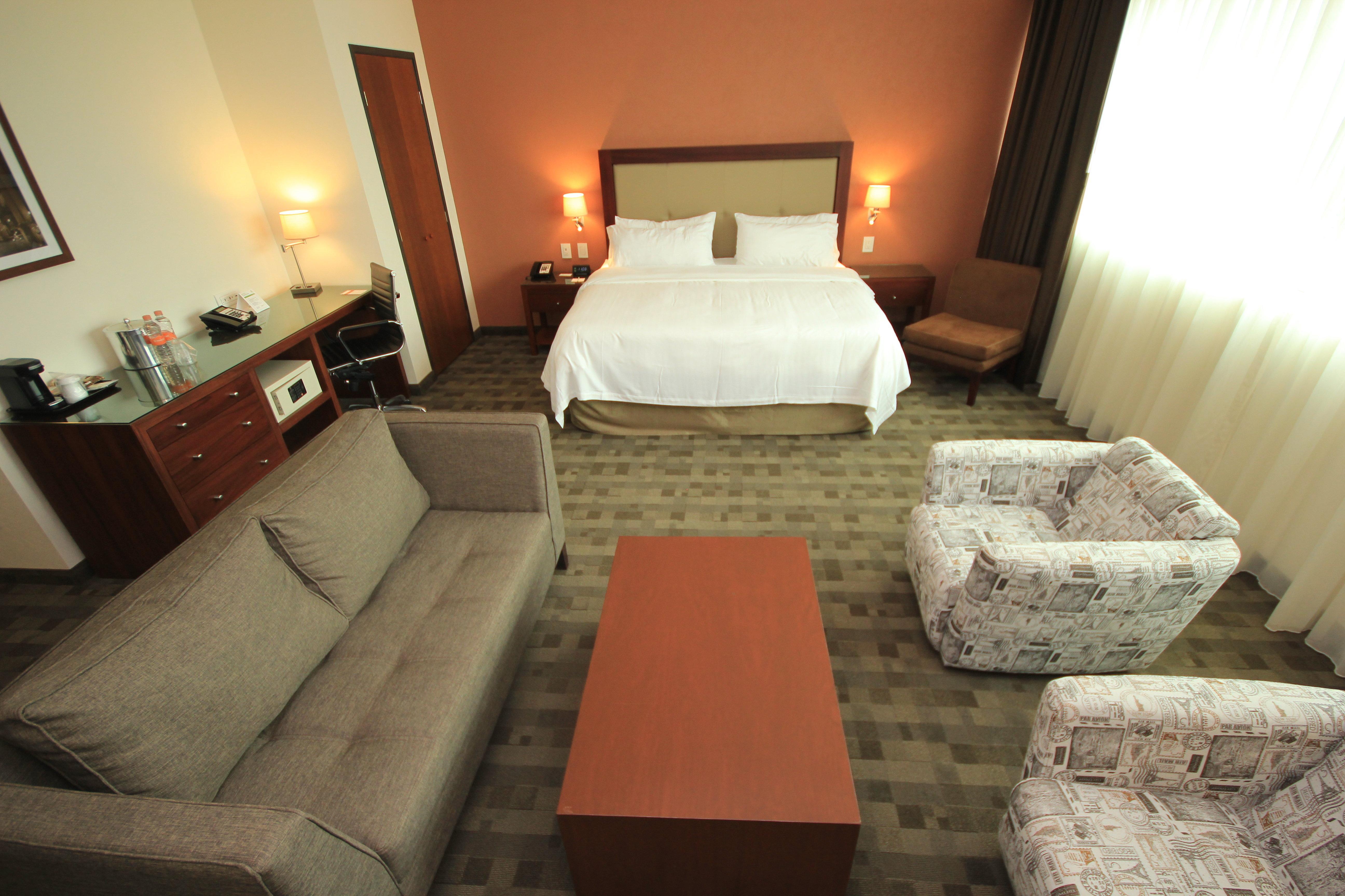 Holiday Inn & Suites Plaza Mayor By Ihg Leon Exterior photo