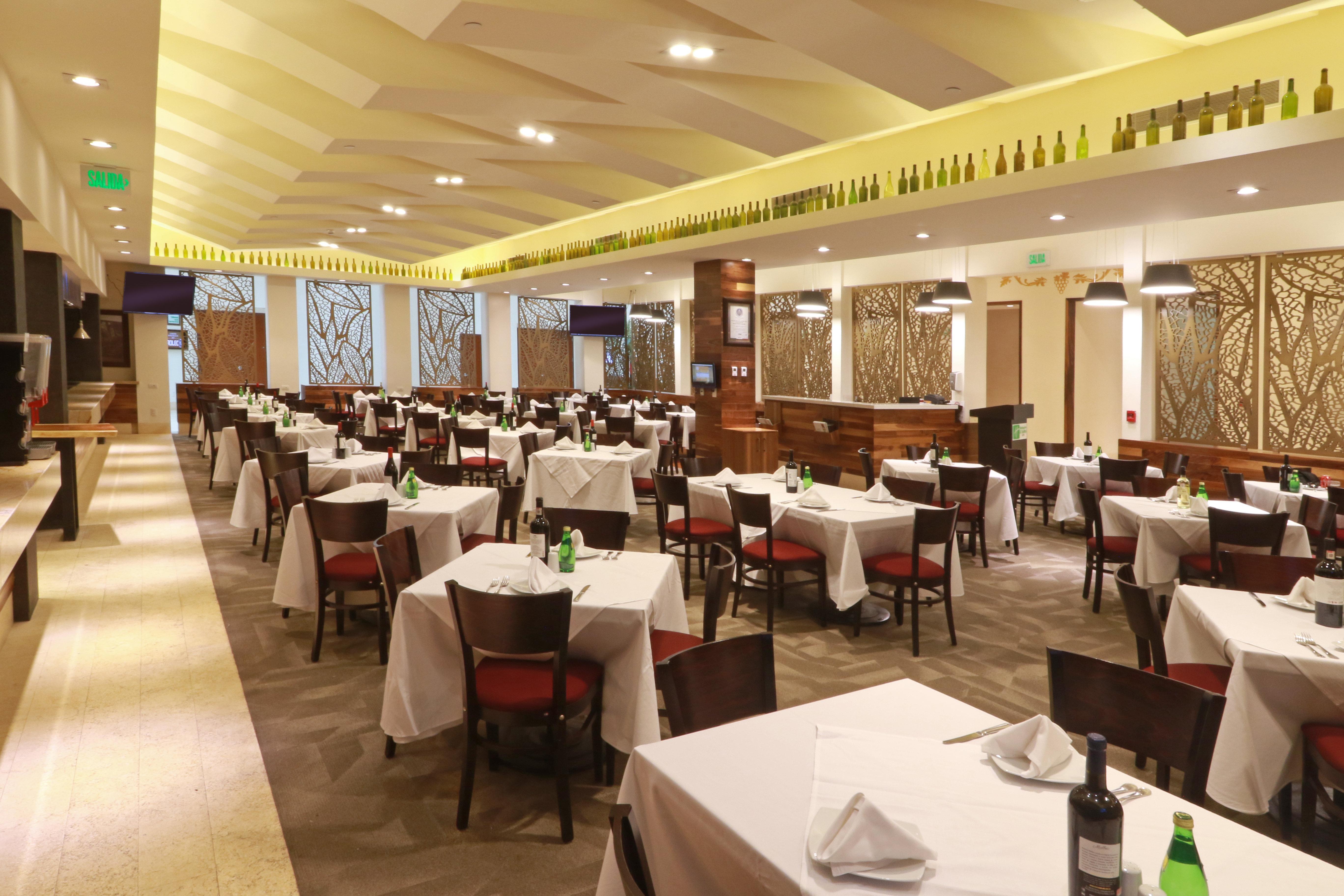 Holiday Inn & Suites Plaza Mayor By Ihg Leon Exterior photo