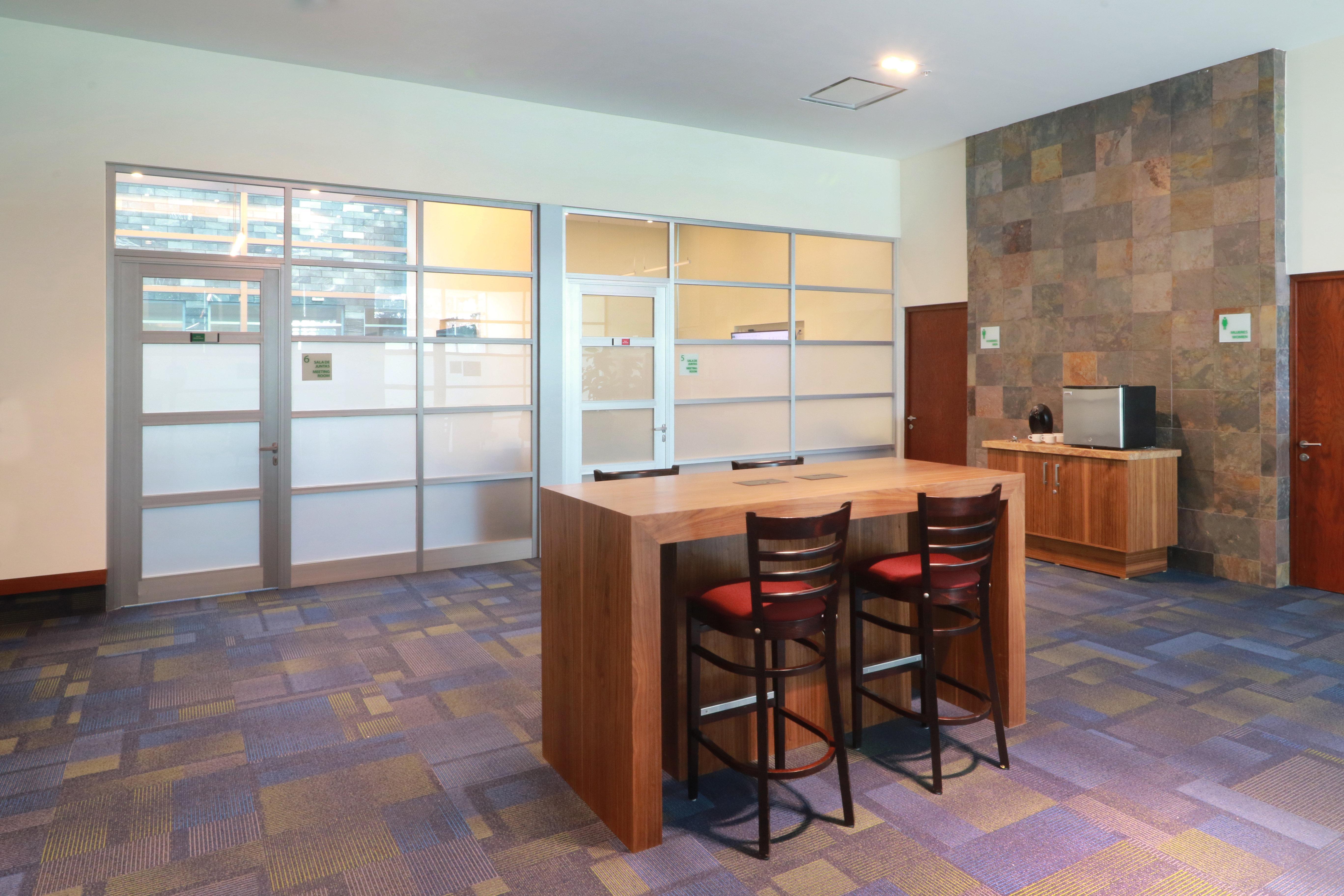 Holiday Inn & Suites Plaza Mayor By Ihg Leon Exterior photo