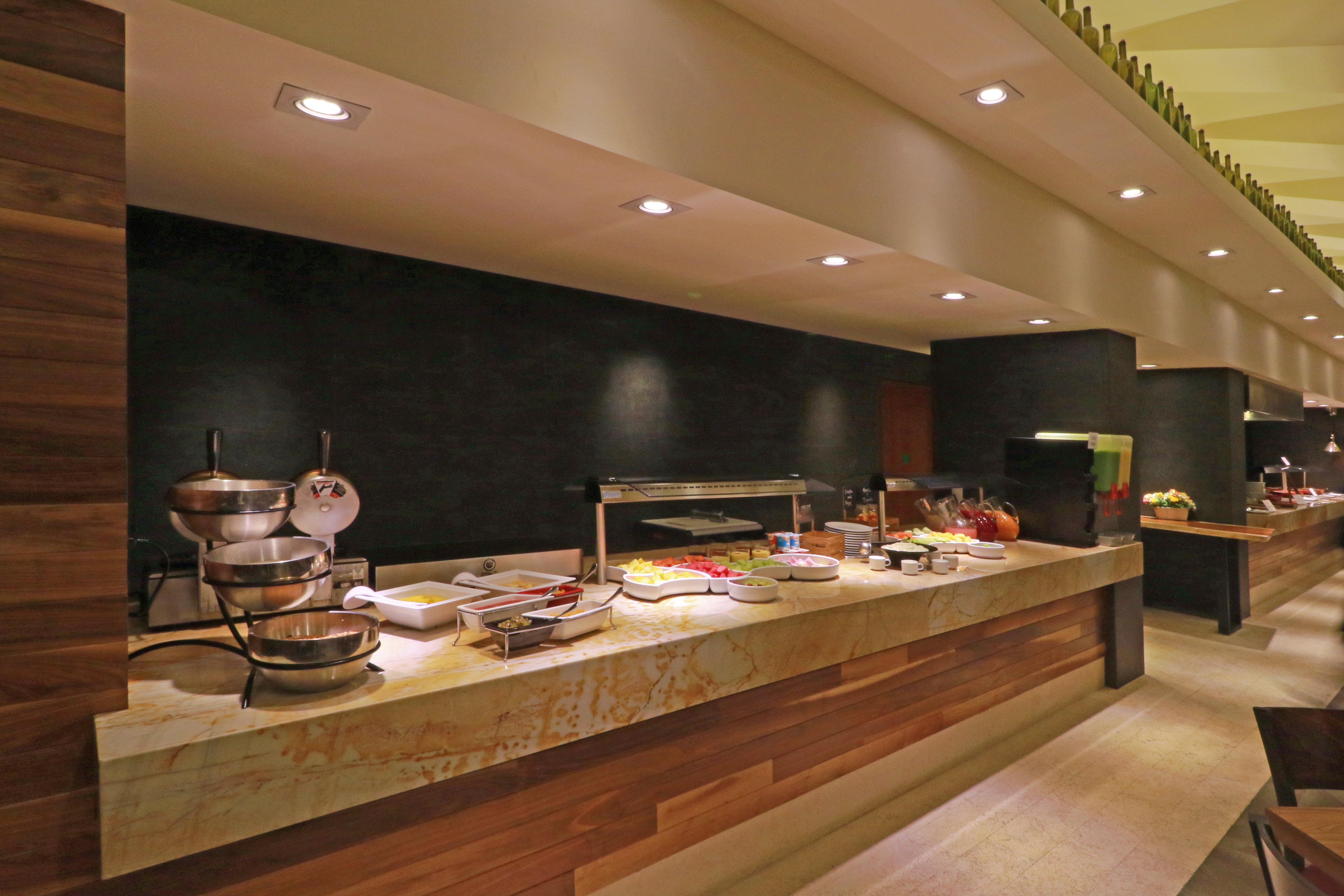 Holiday Inn & Suites Plaza Mayor By Ihg Leon Exterior photo