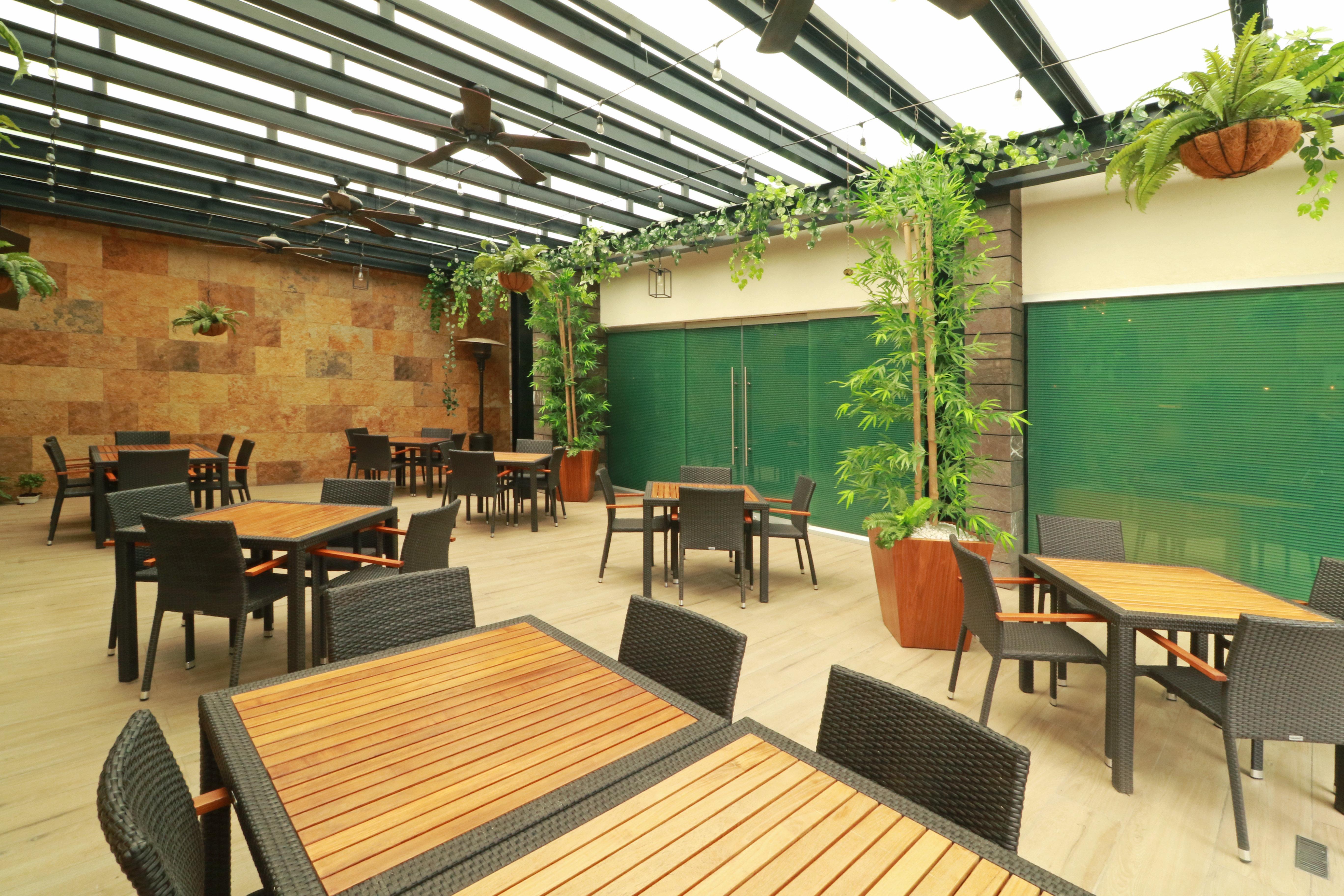 Holiday Inn & Suites Plaza Mayor By Ihg Leon Exterior photo