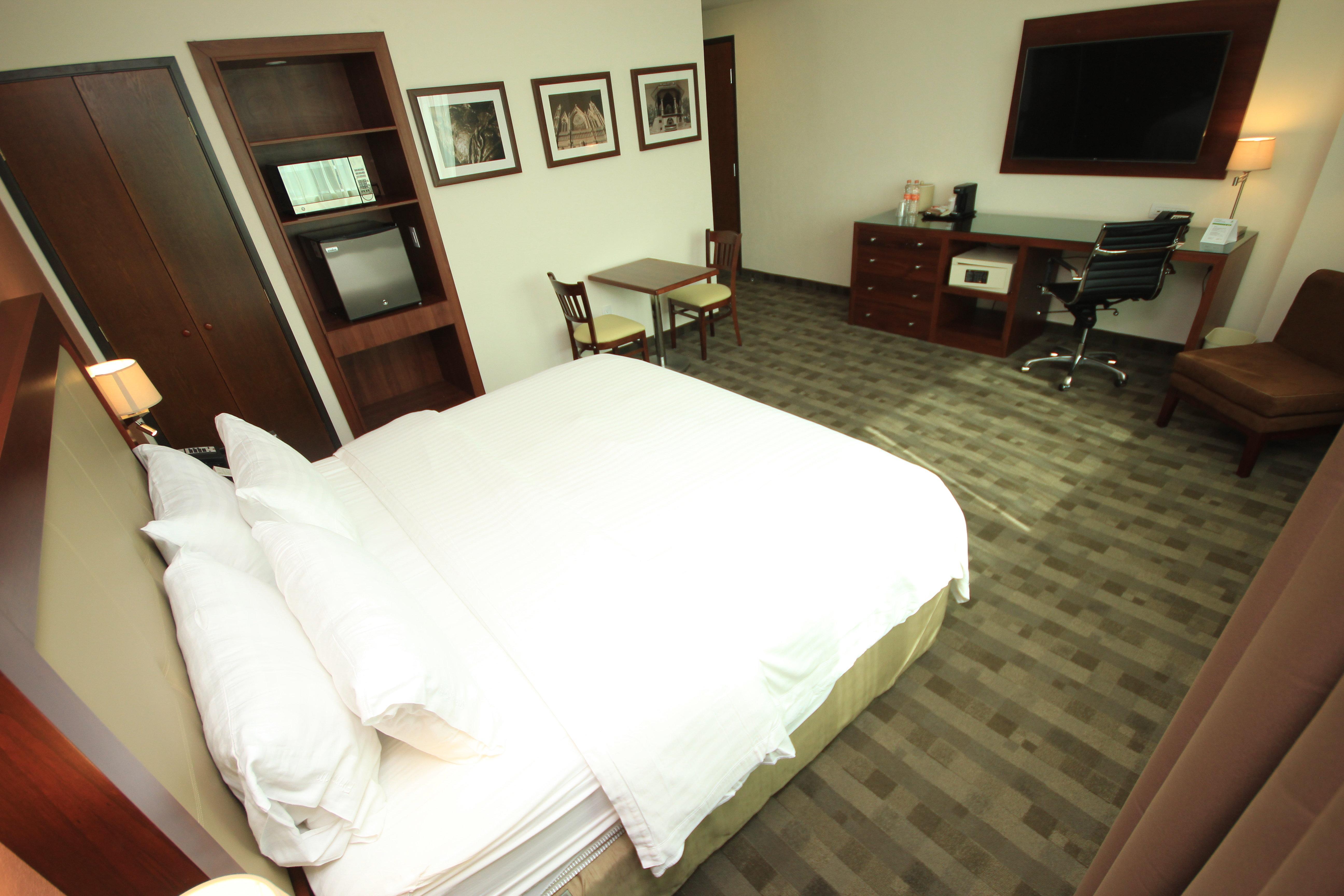 Holiday Inn & Suites Plaza Mayor By Ihg Leon Exterior photo