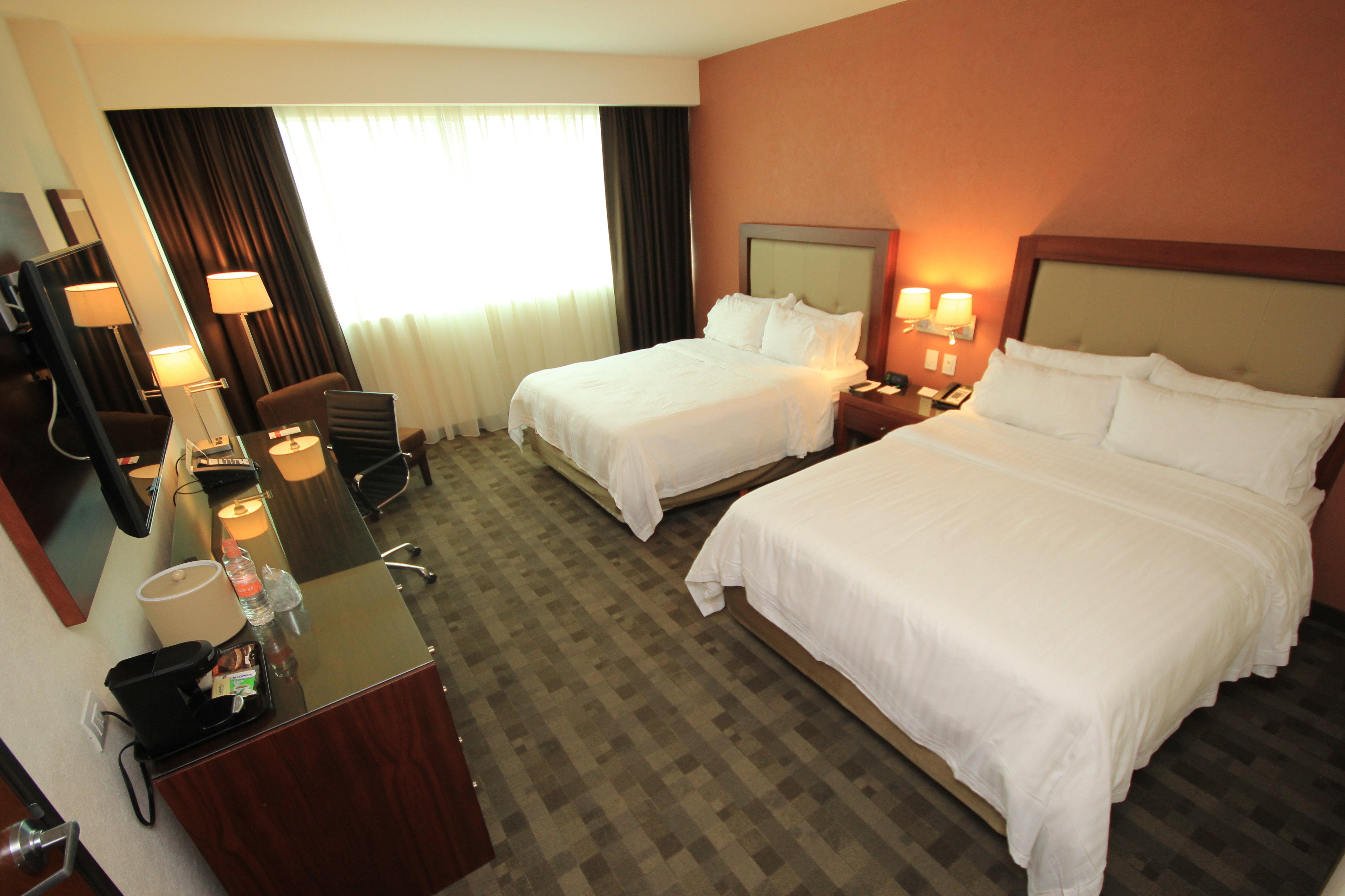 Holiday Inn & Suites Plaza Mayor By Ihg Leon Exterior photo