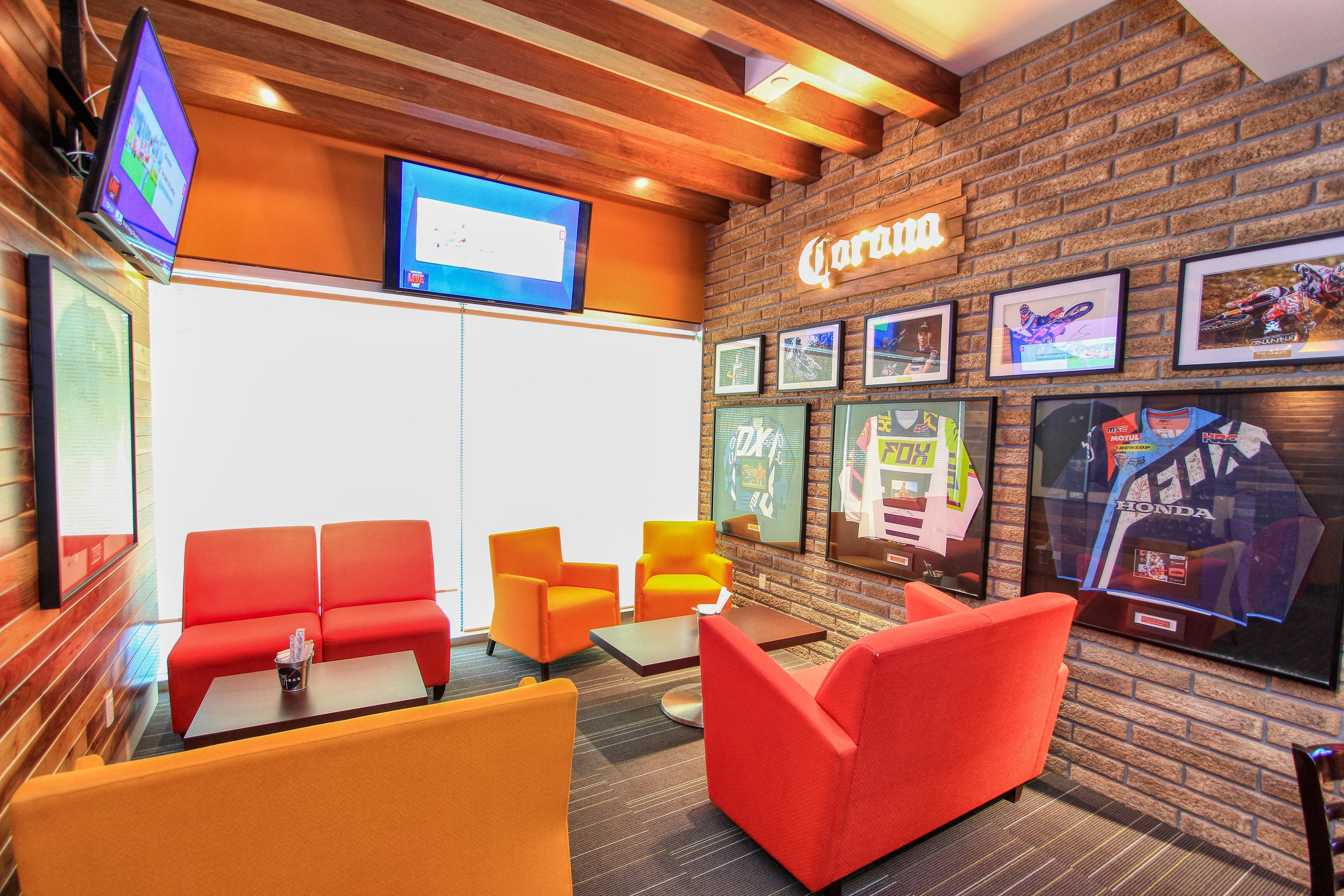 Holiday Inn & Suites Plaza Mayor By Ihg Leon Exterior photo