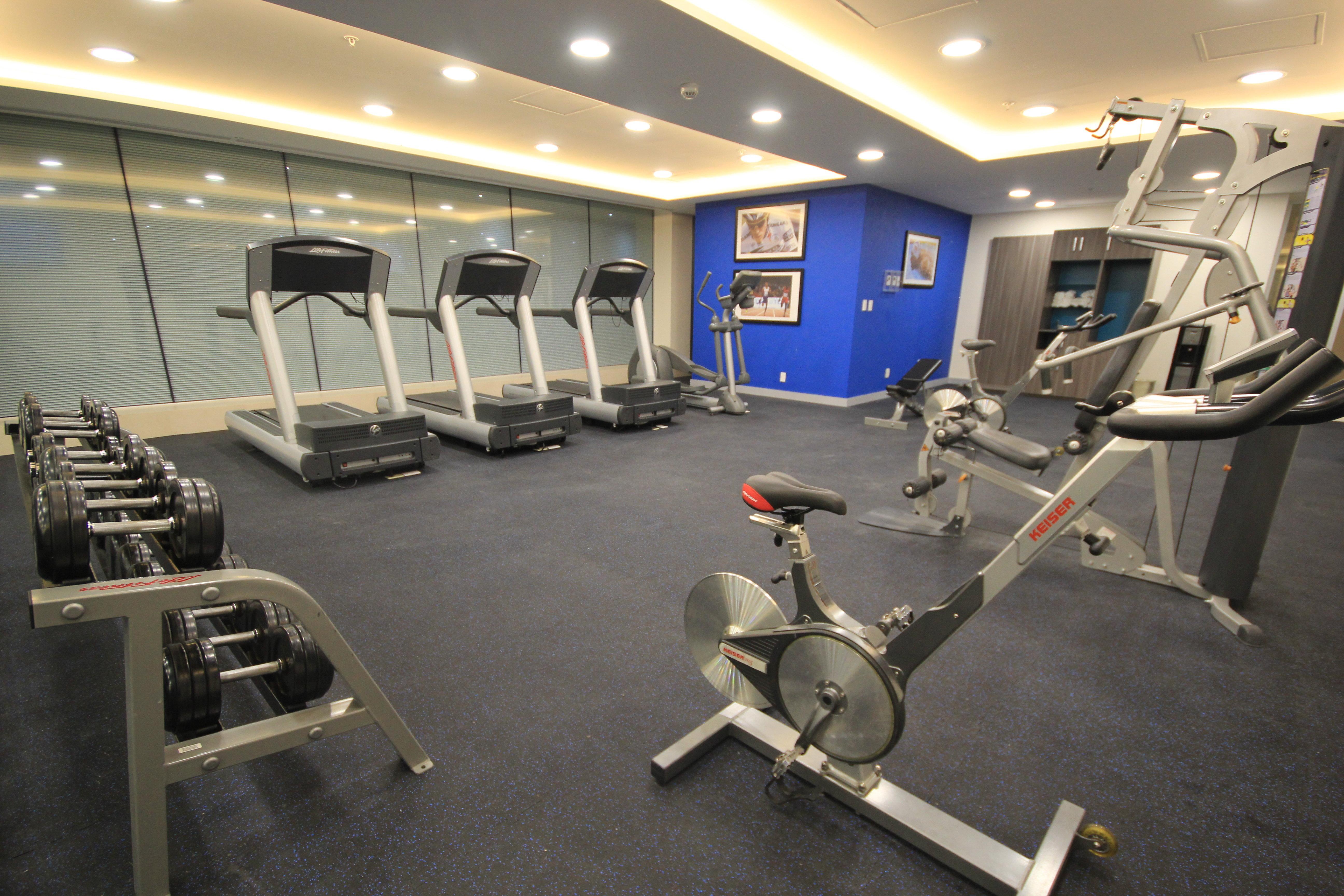 Holiday Inn & Suites Plaza Mayor By Ihg Leon Exterior photo