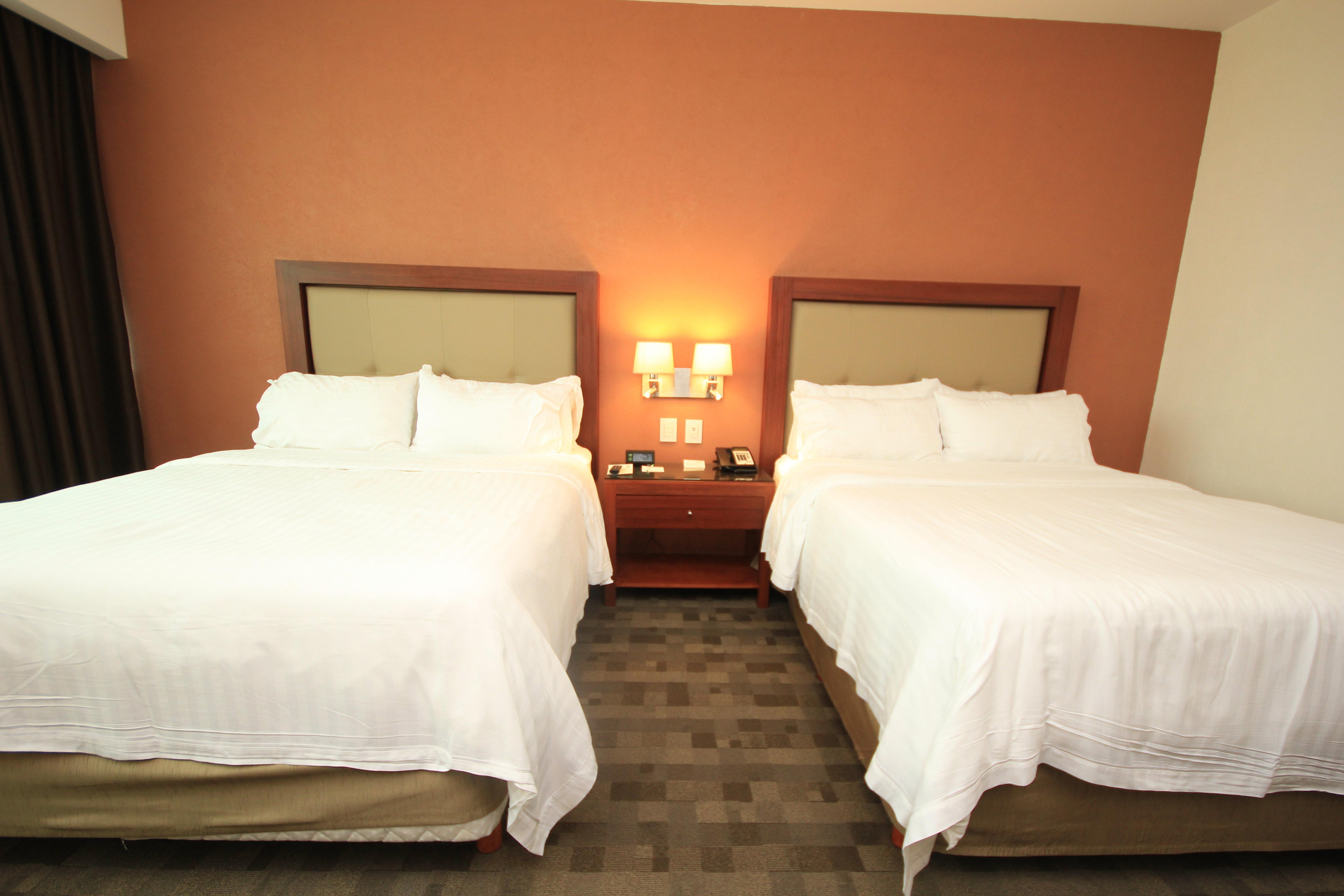Holiday Inn & Suites Plaza Mayor By Ihg Leon Exterior photo