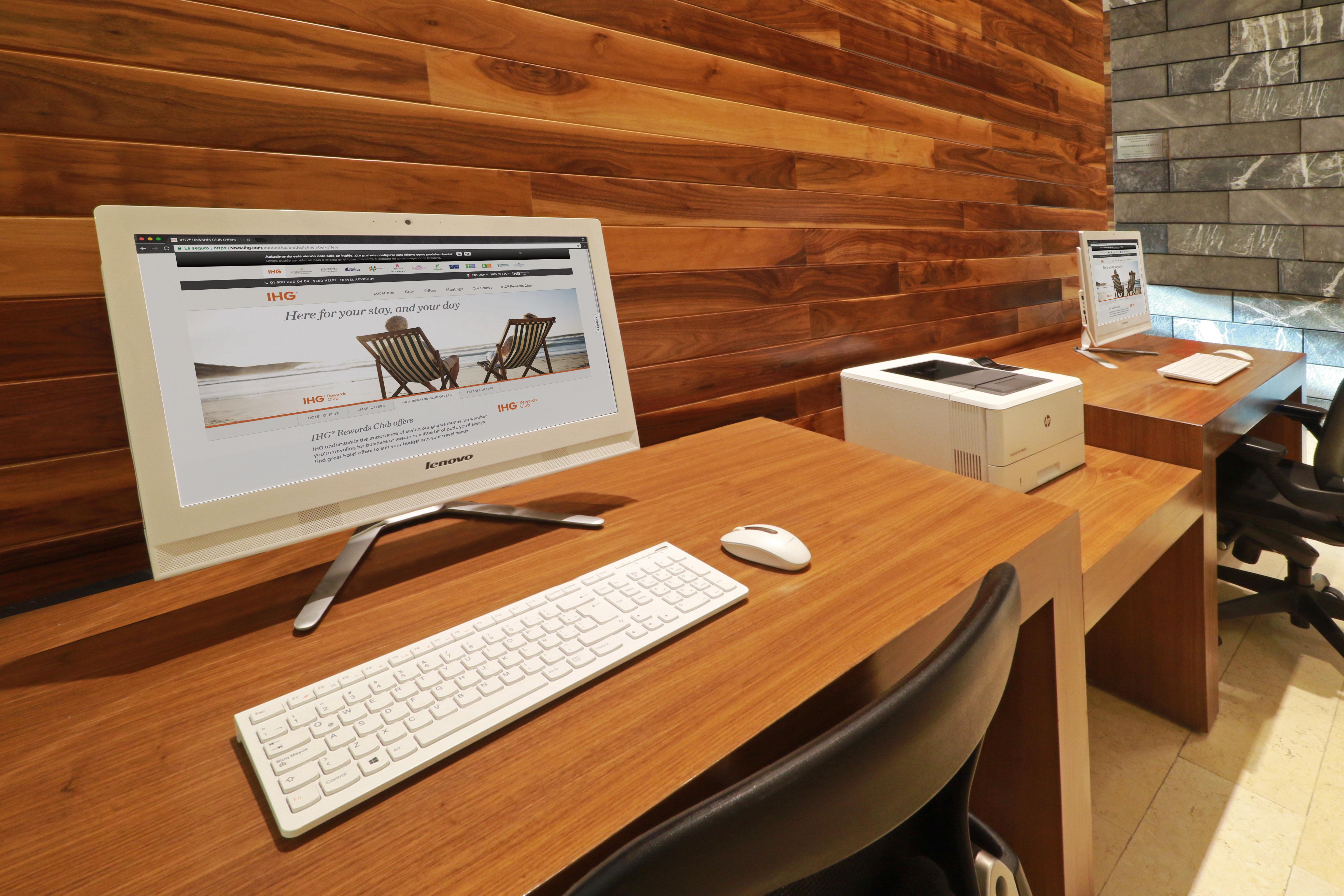 Holiday Inn & Suites Plaza Mayor By Ihg Leon Exterior photo