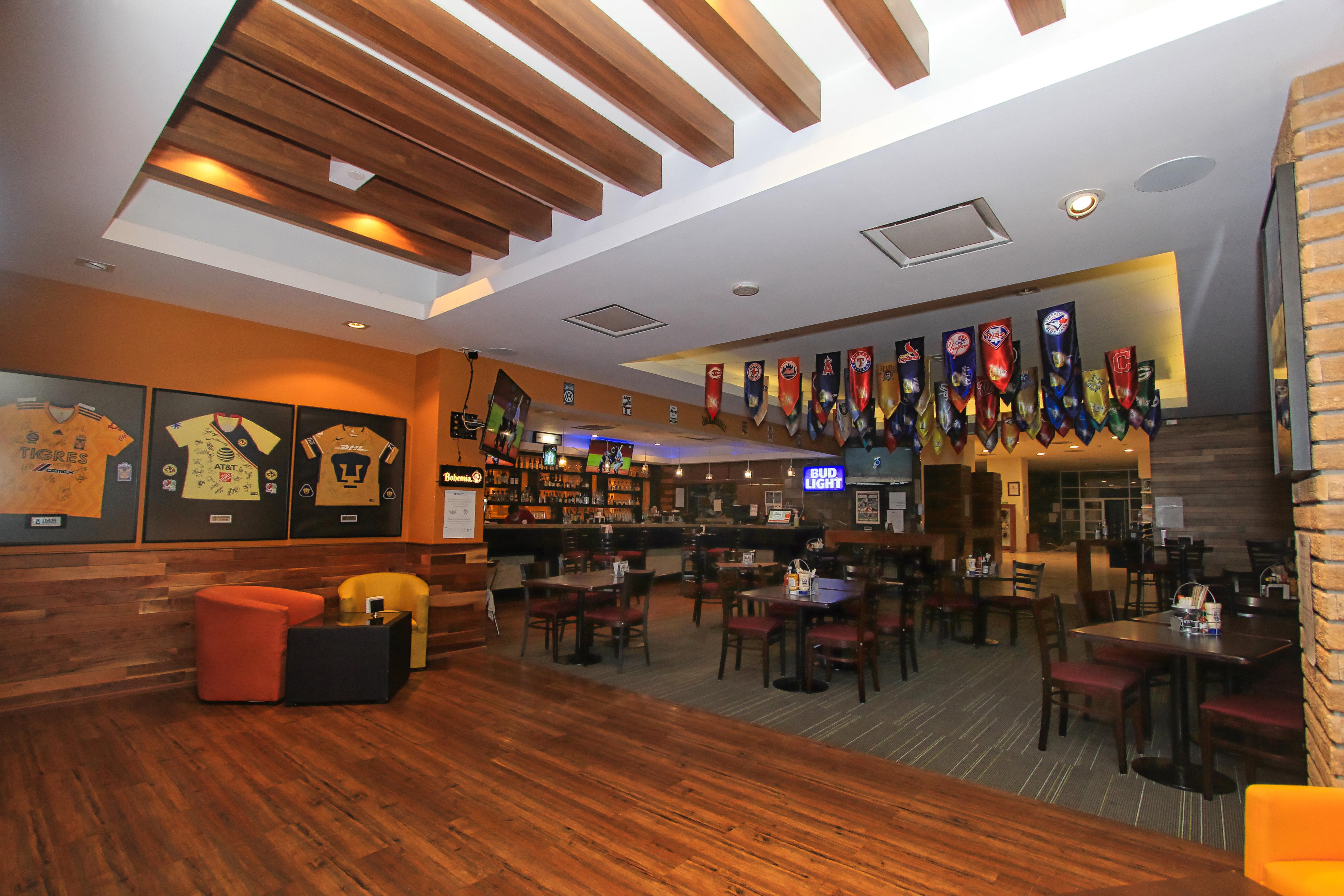 Holiday Inn & Suites Plaza Mayor By Ihg Leon Exterior photo
